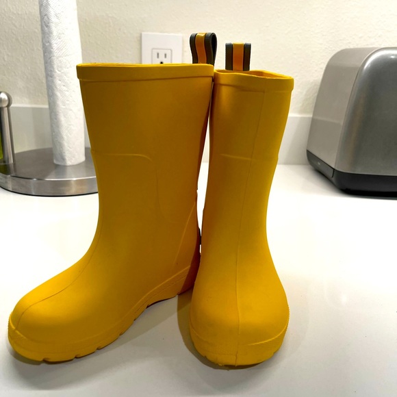 totes yellow rain boots